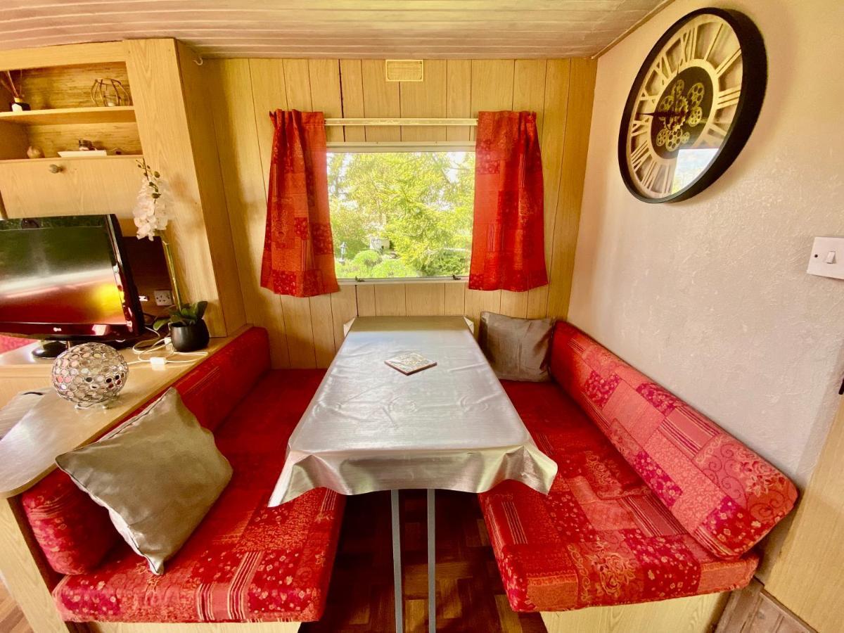 Mobilhome sous chalet en bois au calme à la ferme Josnes Exterior foto
